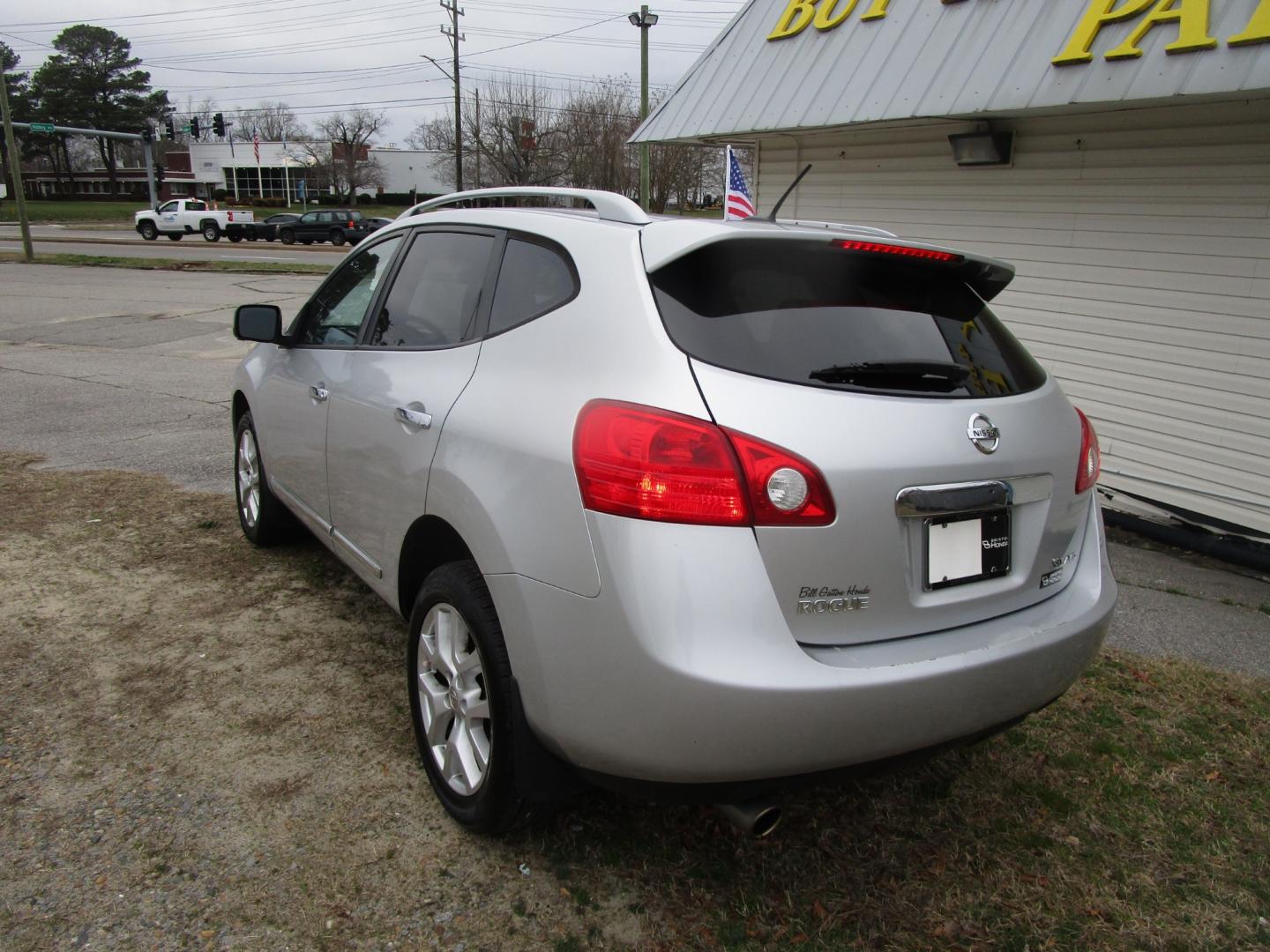 2012 Silver Nissan Rogue S AWD (JN8AS5MV7CW) with an 2.5L L4 DOHC 16V engine, Continuously Variable Transmission transmission, located at 2553 Airline Blvd, Portsmouth, VA, 23701, (757) 488-8331, 36.813889, -76.357597 - Down Payment: $999 Weekly Payment: $95 APR: 23.9% Repayment Terms: 42 Months ***CALL ELIZABETH SMITH - DIRECTOR OF MARKETING @ 757-488-8331 TO SCHEDULE YOUR APPOINTMENT TODAY AND GET PRE-APPROVED RIGHT OVER THE PHONE*** - Photo#7